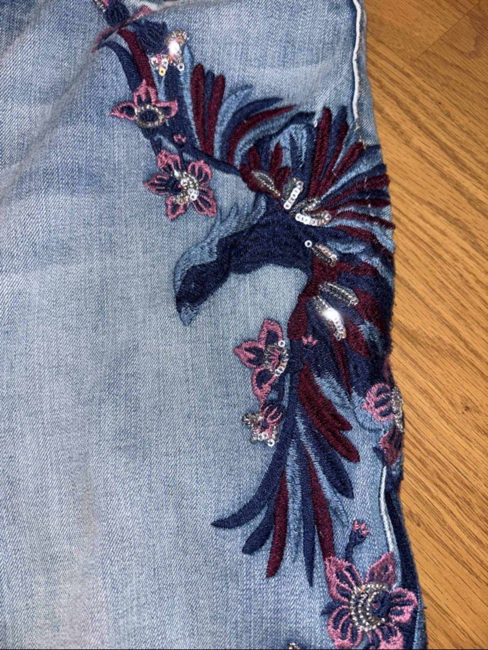 Jessica Simpson Light Blue Embroidered Jeans Size 31 - EUC - Picture 3 of 9